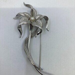 Vtg BOUCHER ? brushed rhodium lily flower 3  3/4"  brooch